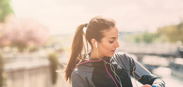 woman runner listening to music mobile